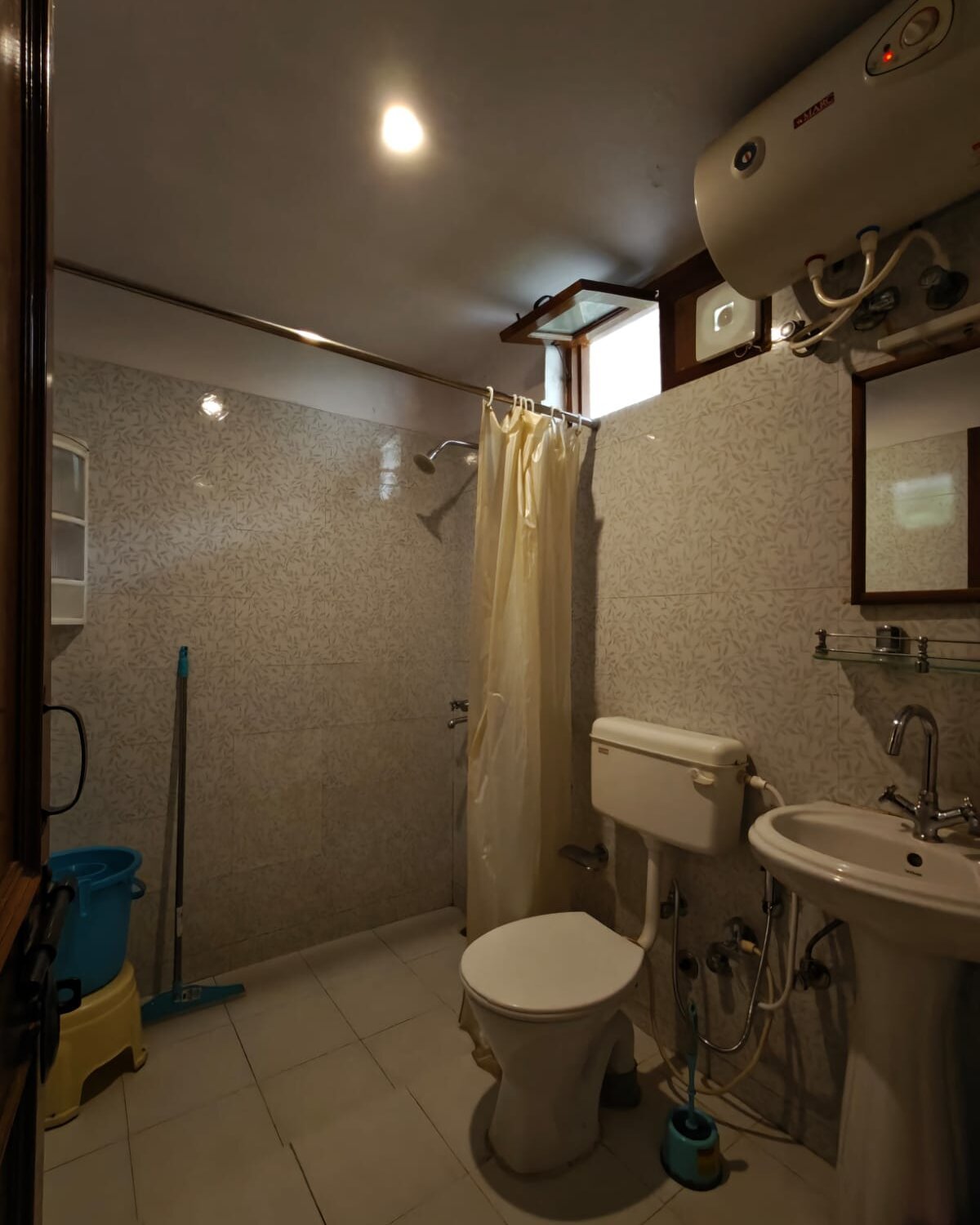 A simple, clean ensuite bathroom at the Uttarkashi venue